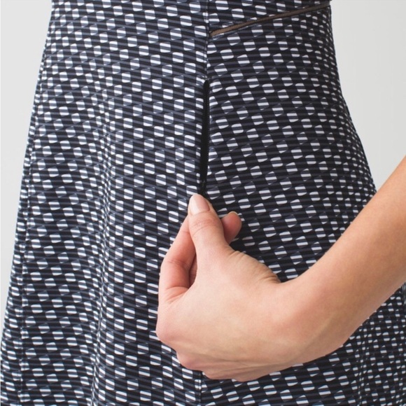 Lululemon Til Dawn Black White Deep Dive Dress Size 8 - Picture 5 of 16